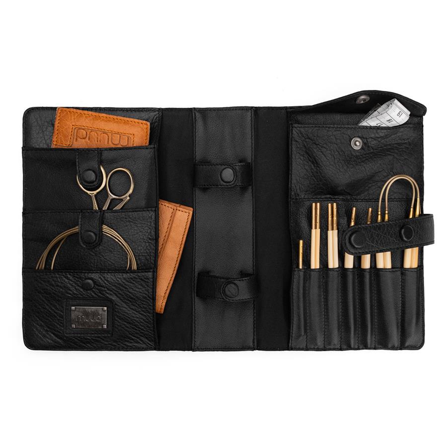 MUUD Carita Black - Handgemaakt leren etuit 15 x 22 x 6 cm