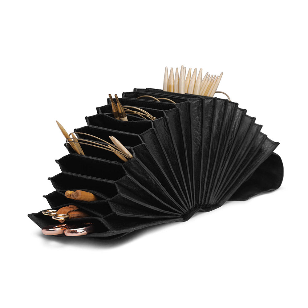 MUUD Betina XL - Black Handgemaakt leren etui 19 x 15 cm