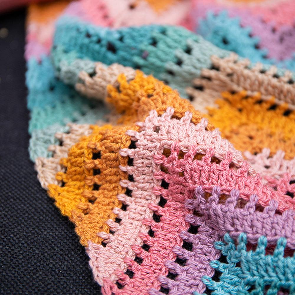 Zigzag — gemaakt met 10 Kleuren Zigzag Deken Haakpakket (4)