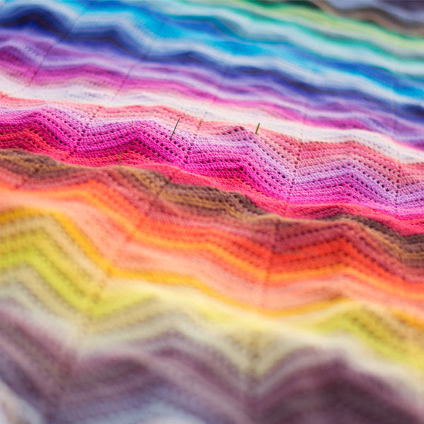 Zigzagdeken — gemaakt met 100 Kleuren Zigzag Deken Haakpakket (7)