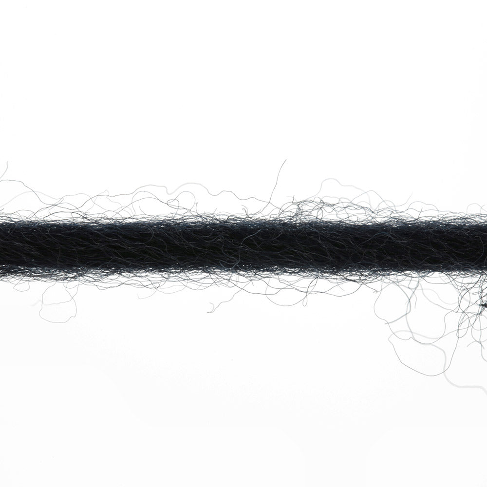 Lang Yarns Naturalis 0004 Zwart - sfeerbeeld van het garen