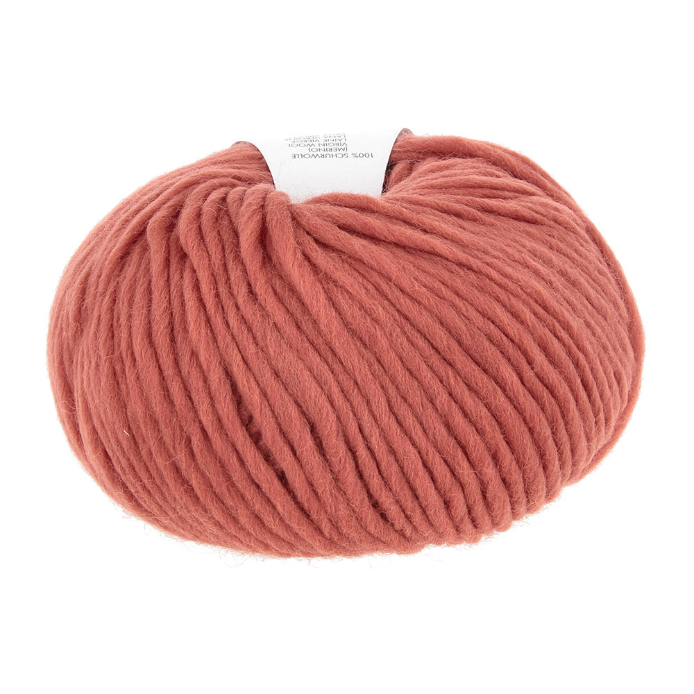 Lang Yarns Naturalis 0060 Rood - detail van merinowol in kleur Rood