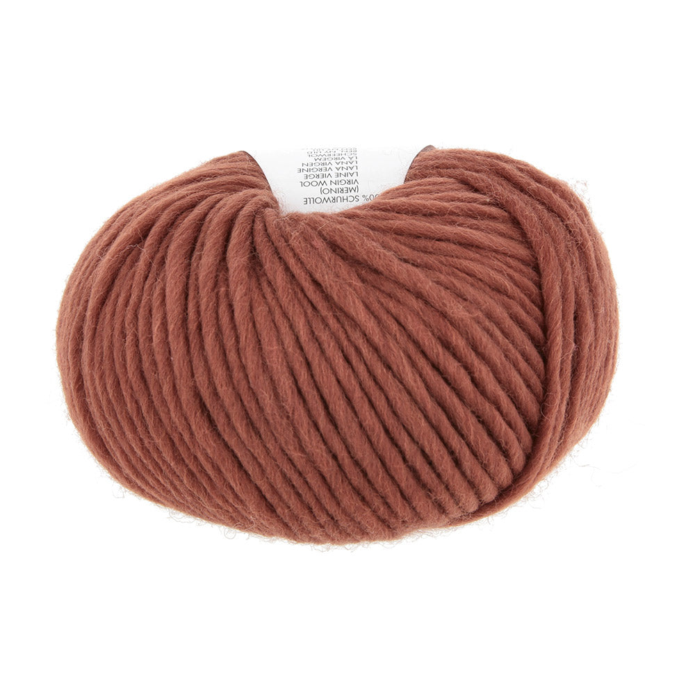 Lang Yarns Naturalis 0087 Baksteenrood - detail van merinowol in kleur Baksteenrood