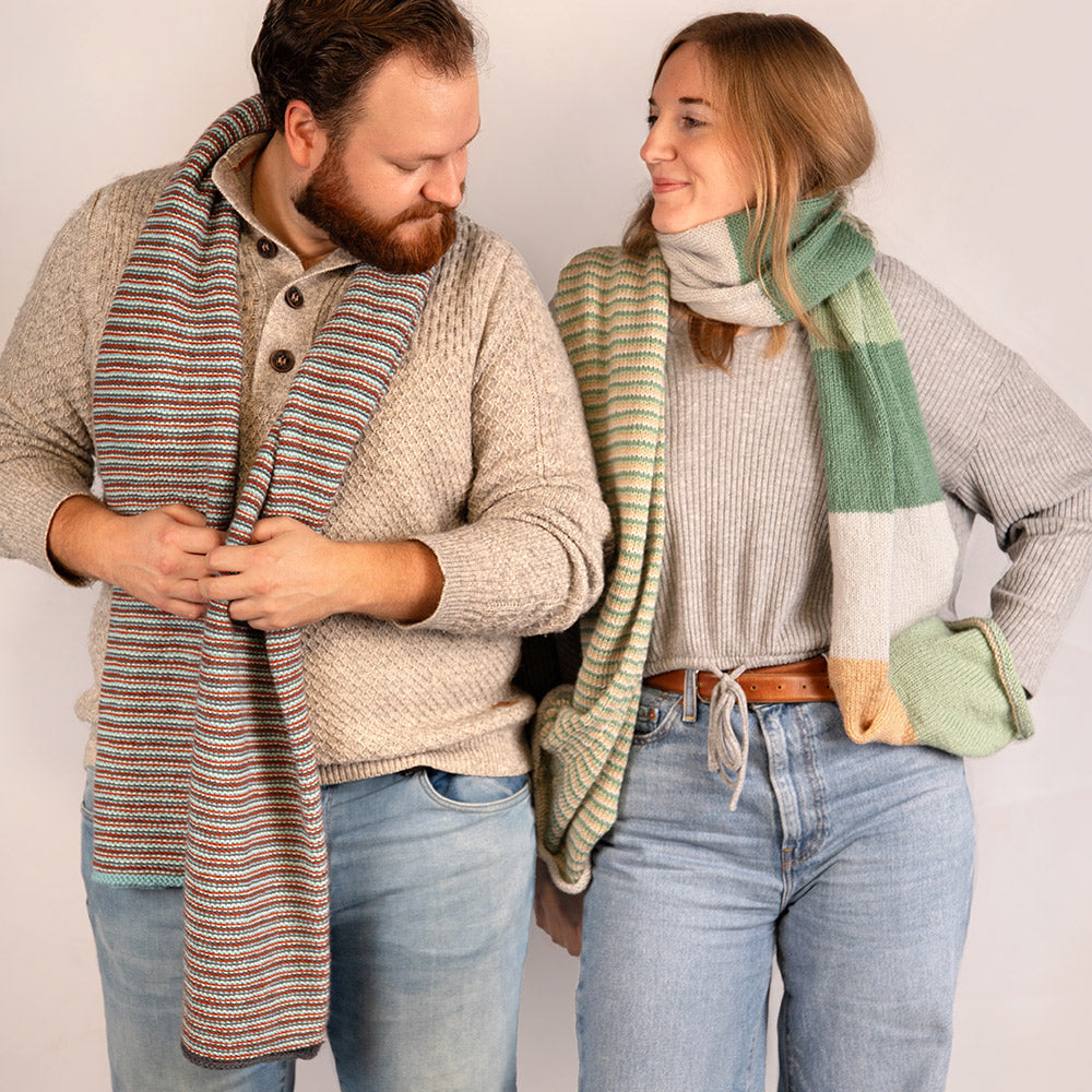 Amazing Sjaal Breipakket - man en vrouw met twee verschillende kleurvarianten