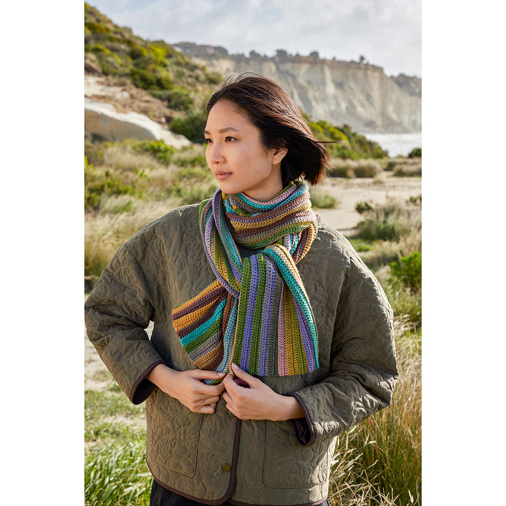 Lang Yarns Move 6-Fach/6-Ply 0014 Koningsblauw/Beige/Lichtolijf - model met gebreide sjaal