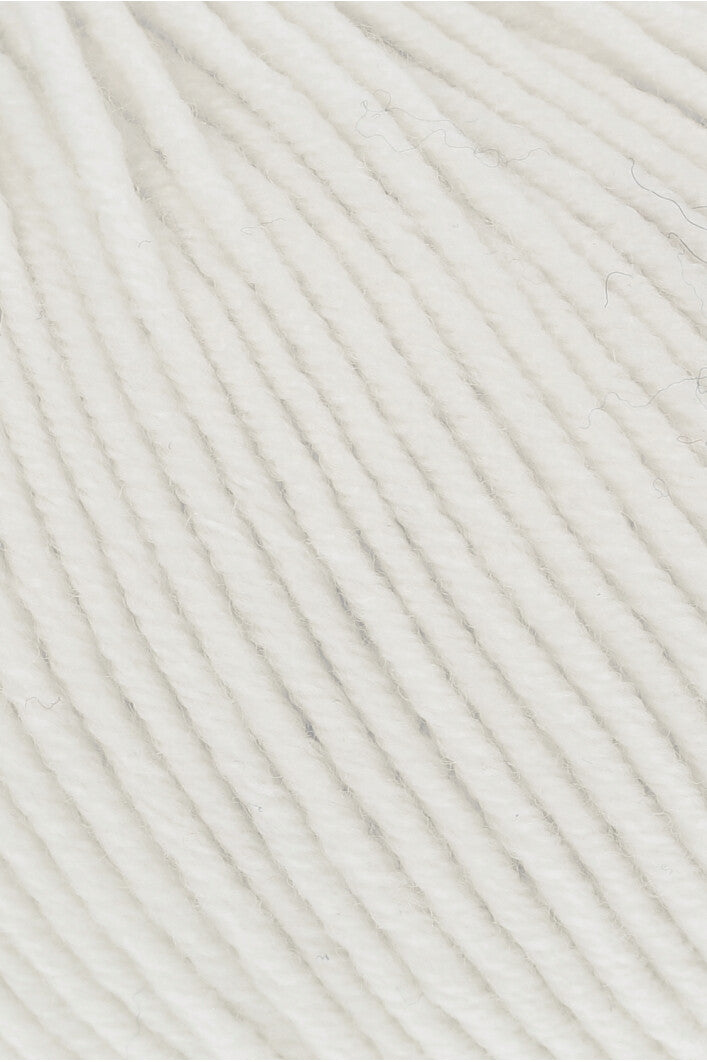 Lang Yarns Merino 120 0001 Wit - close-up van de garenstructuur