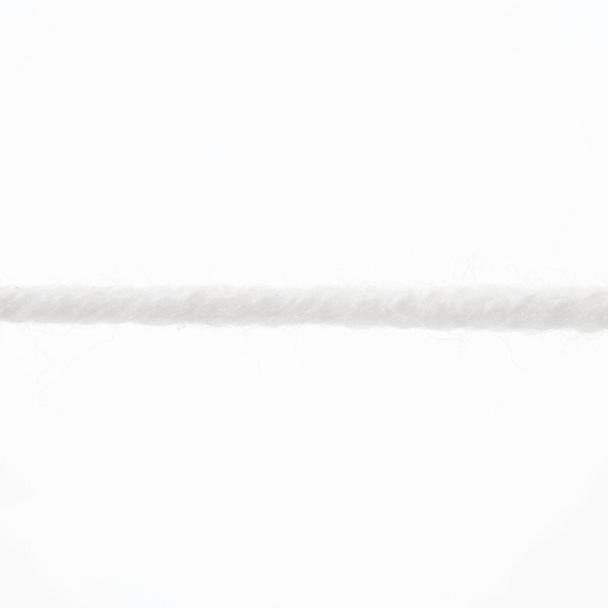 Lang Yarns Merino 120 0001 Wit - detail van de losse draad