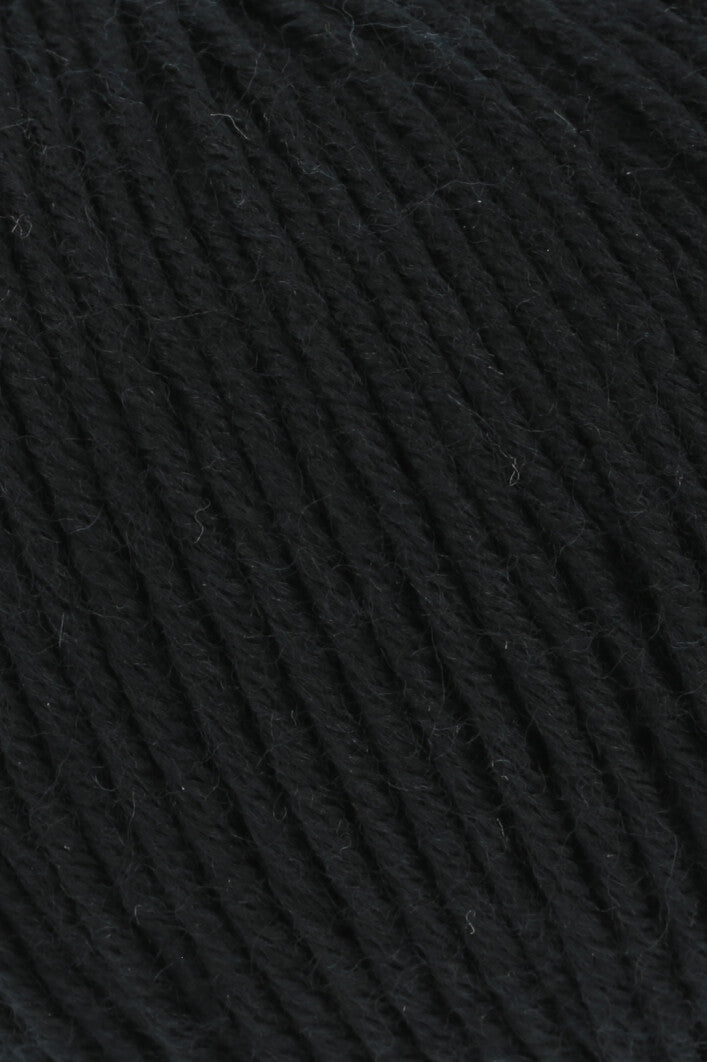 Lang Yarns Merino 120 0004 Zwart - close-up van de garenstructuur