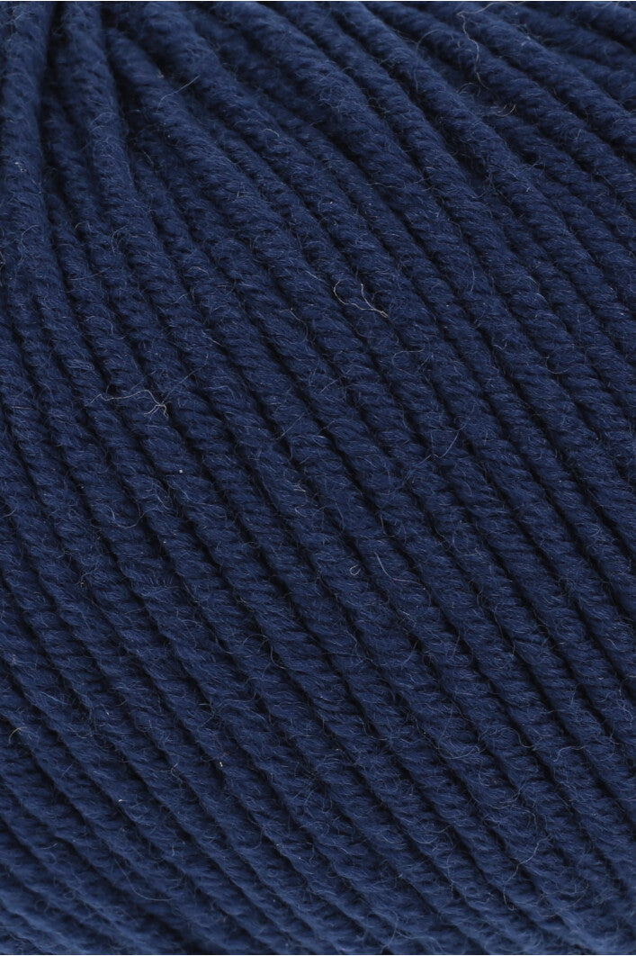 Lang Yarns Merino 120 0035 Navy - close-up van de garenstructuur