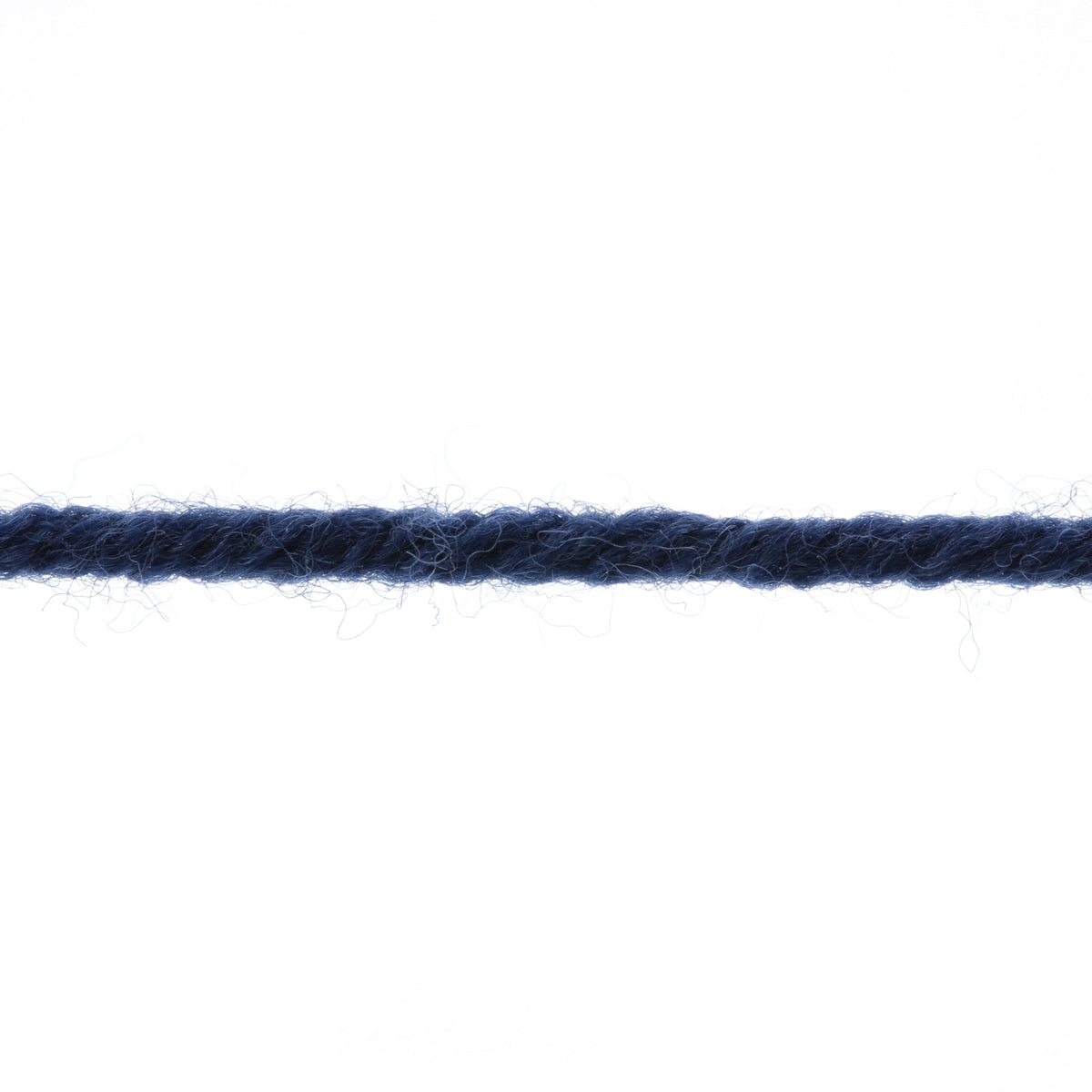 Lang Yarns Merino 120 0035 Navy - detail van de losse draad