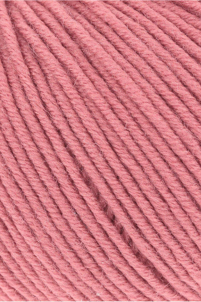Lang Yarns Merino 120 0129 Meloen - close-up van de garenstructuur