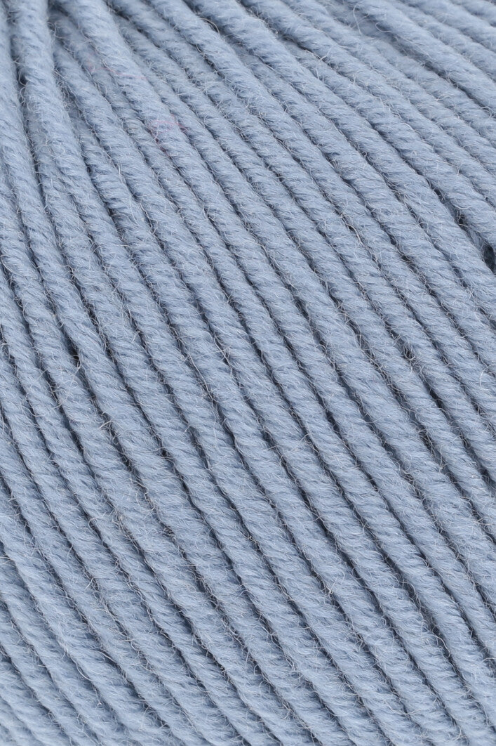 Lang Yarns Merino 120 0134 Jeans Licht - close-up van de garenstructuur