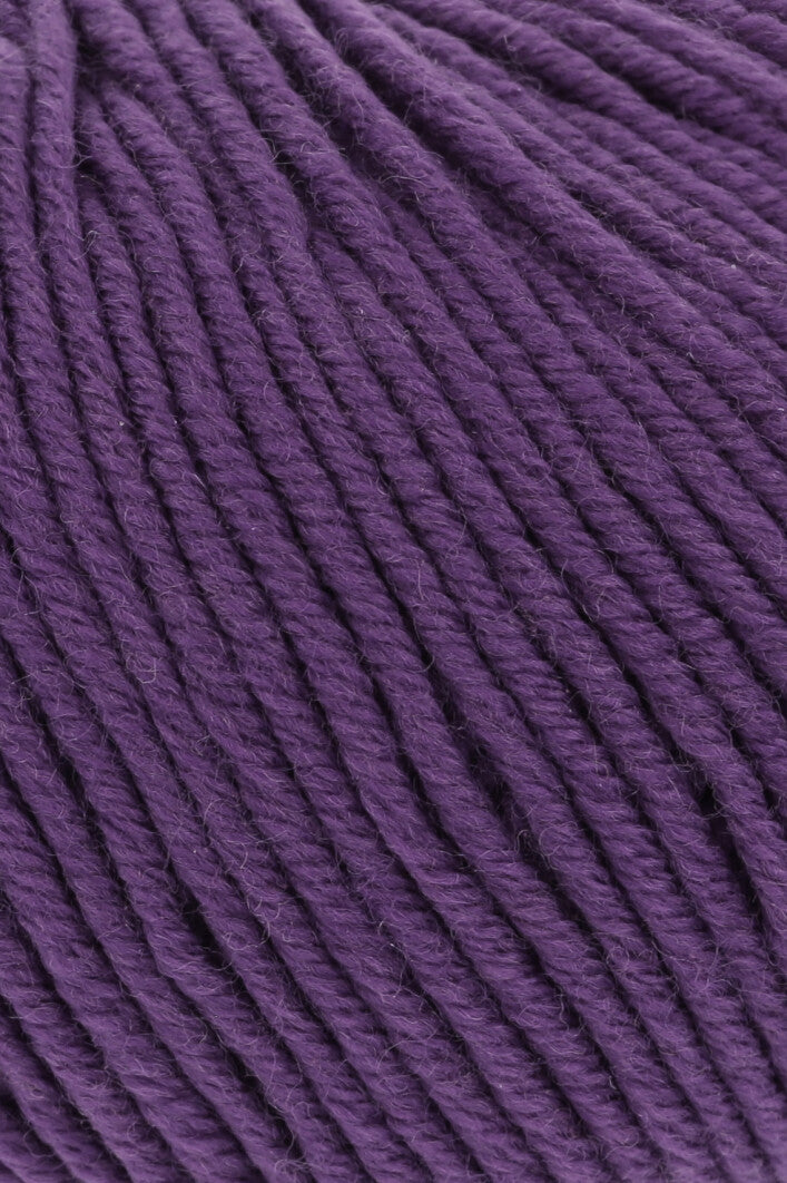 Lang Yarns Merino 120 0147 Lila - close-up van de garenstructuur