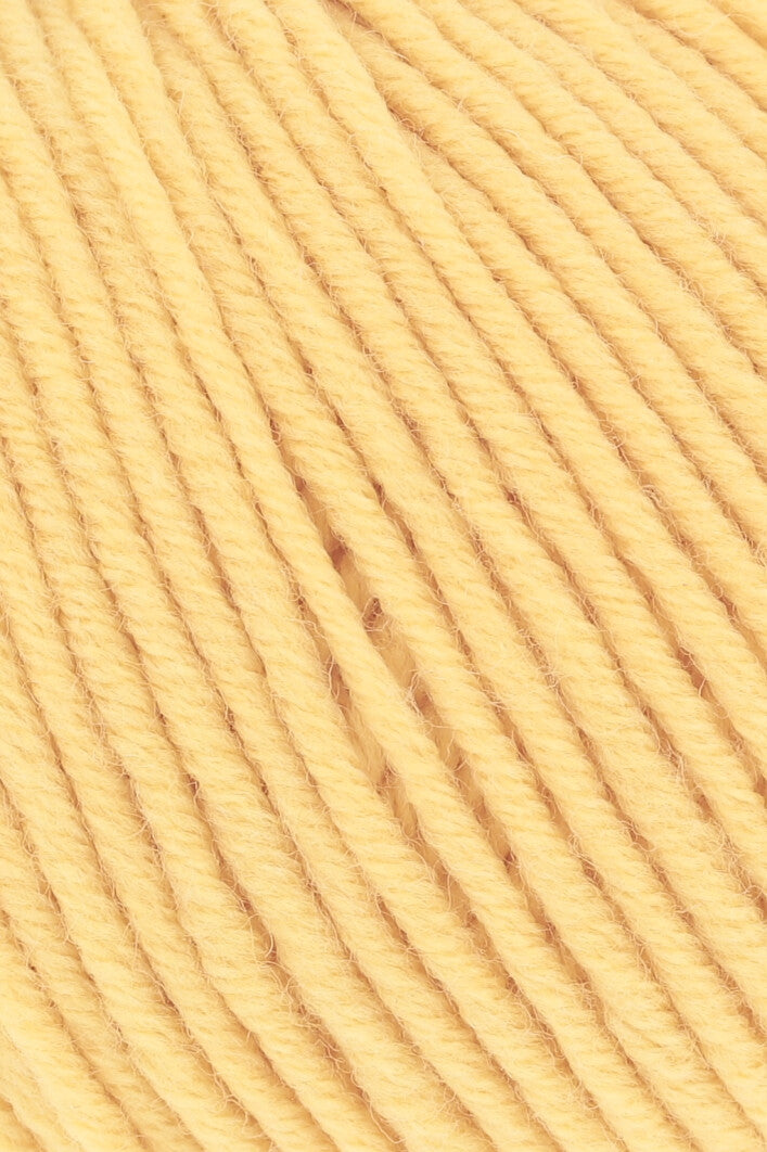 Lang Yarns Merino 120 0149 Goud Geel - close-up van de garenstructuur
