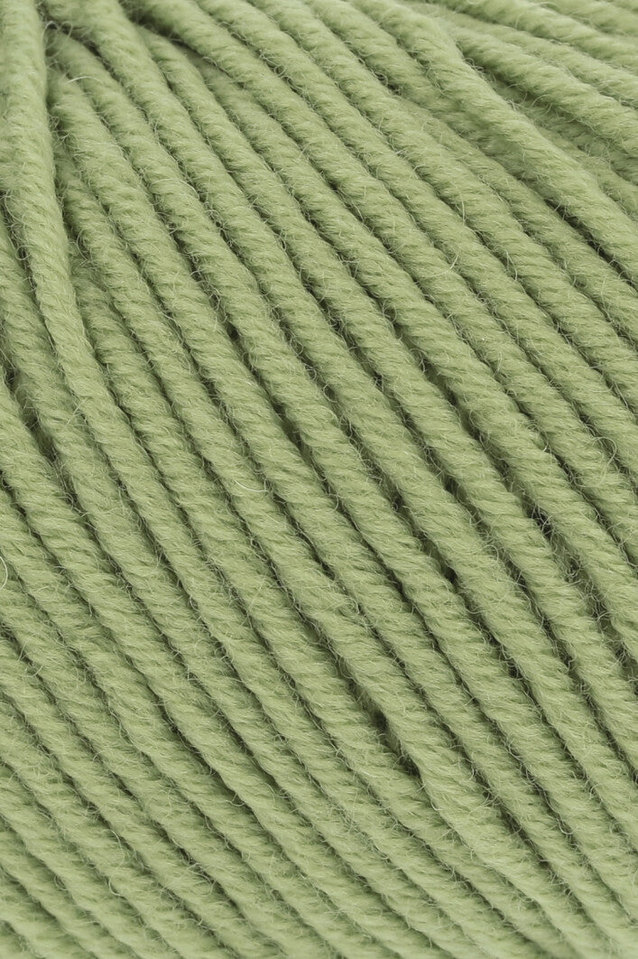Lang Yarns Merino 120 0198 Olijf Licht - close-up van de garenstructuur