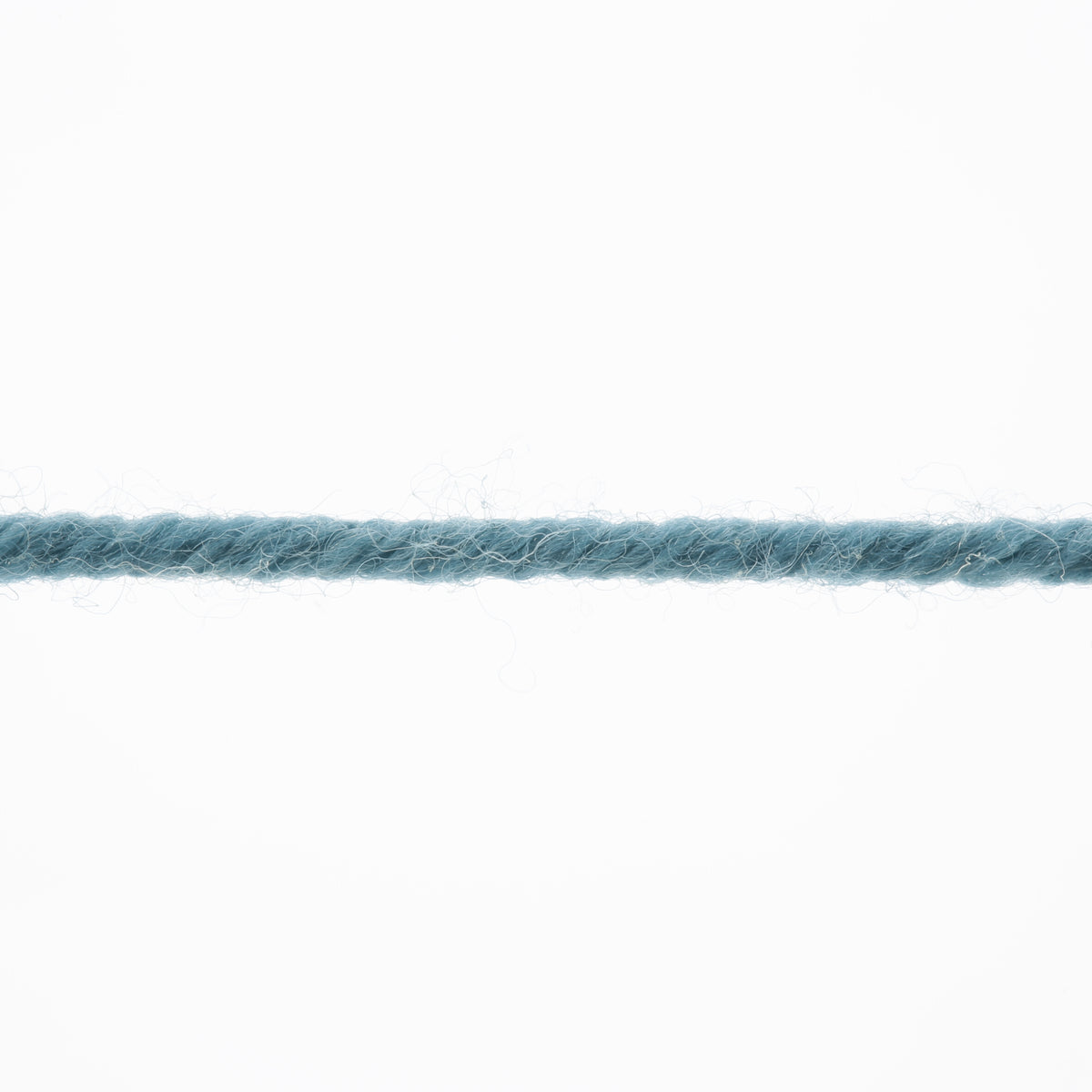 Lang Yarns Merino 120 0274 Atlantisch - detail van de losse draad