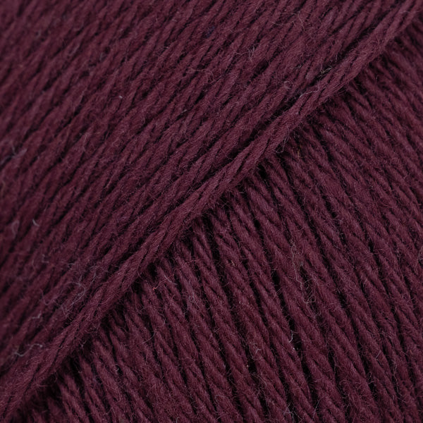 Drops Magic Uni Colour 82 Donkere druif - kleurstaal katoen