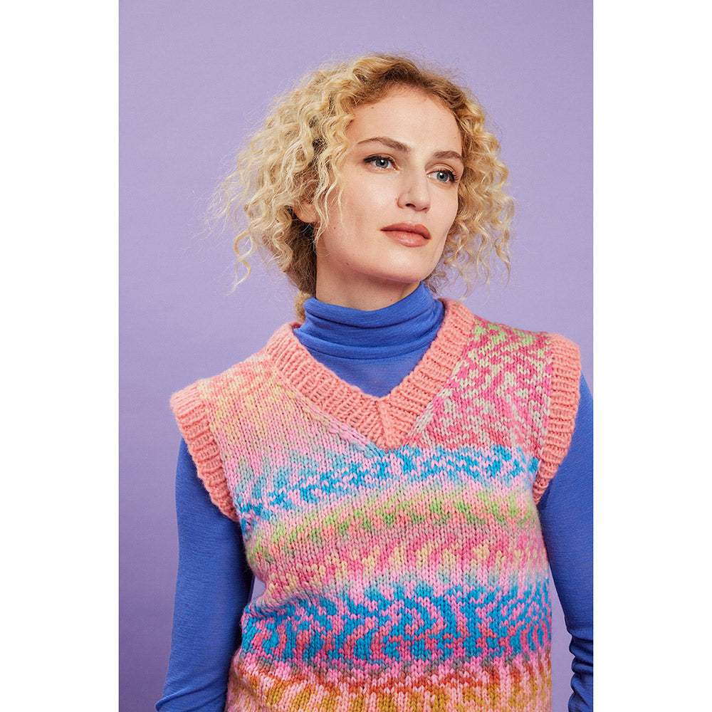 Lang Yarns Cloud Funky 0028 Pruim/Grijs/Marine/Messing - model met gebreide spencer
