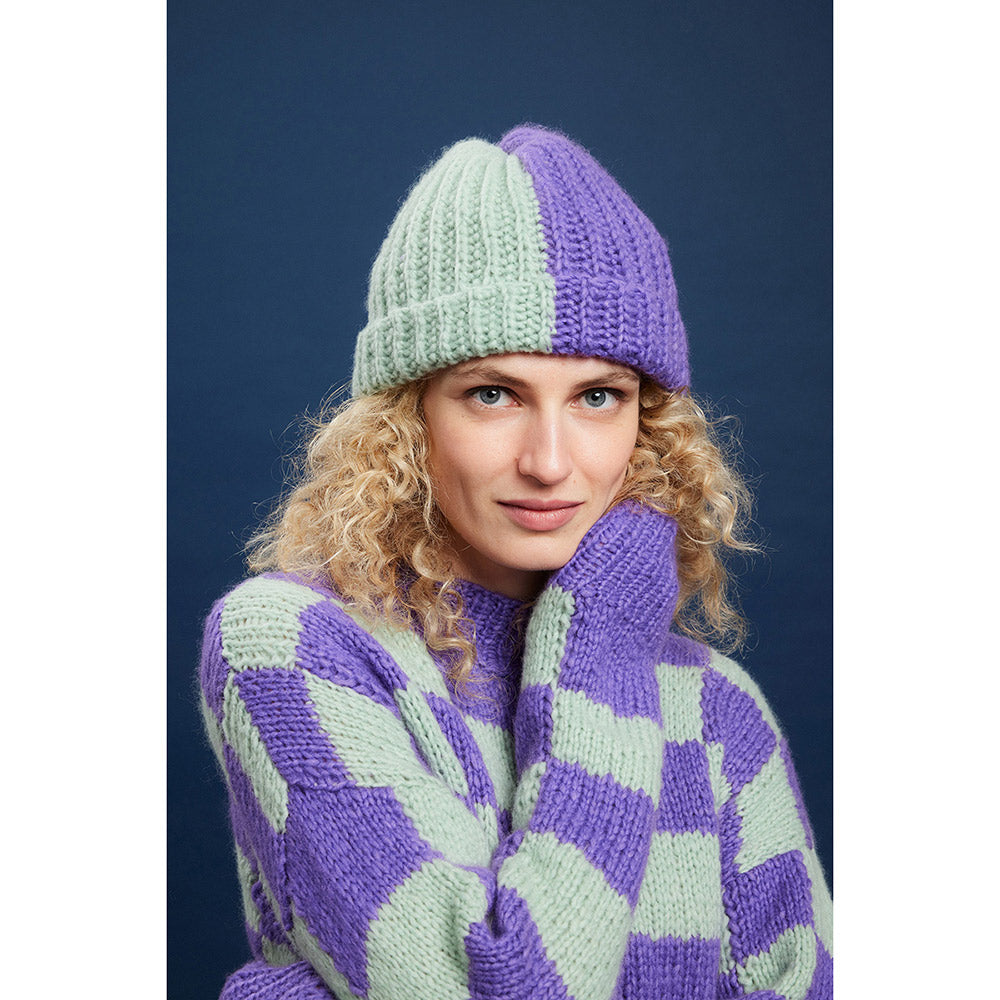Projectinspiratie voor Lang Yarns Promise 0190 Braam - Trui en multicolor muts groen links