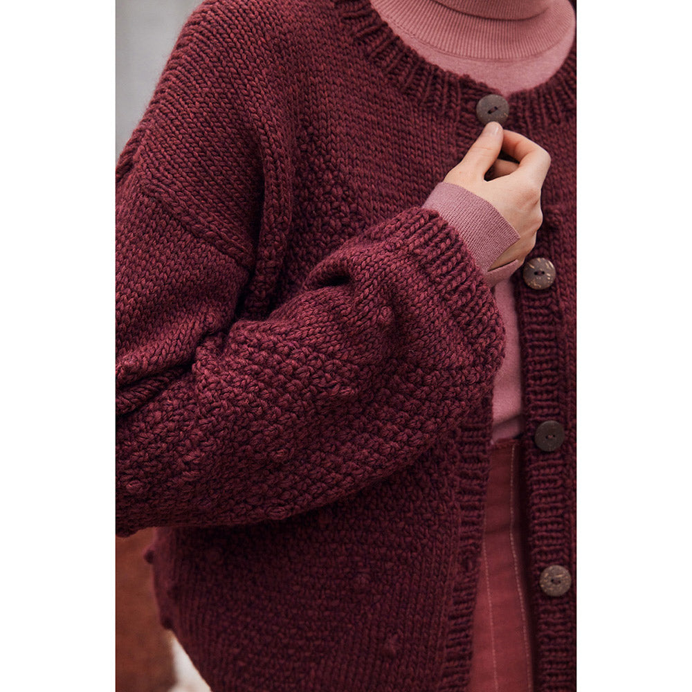 Lang Yarns Naturalis - detail van gebreid vest Noelle