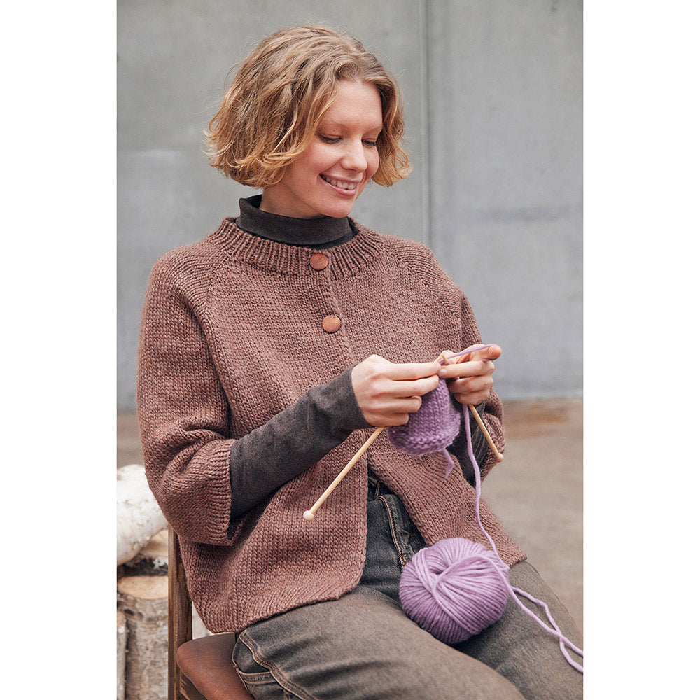 Lang Yarns Naturalis - detail van gebreid vest Nathalie