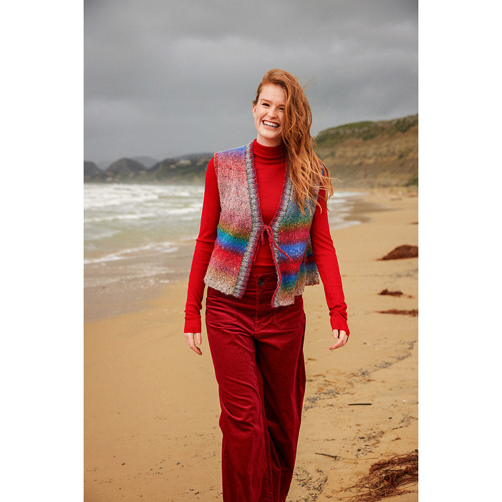 Lang Yarns Galaxy Punto 98 Suki - model met gebreid mouwloos vest