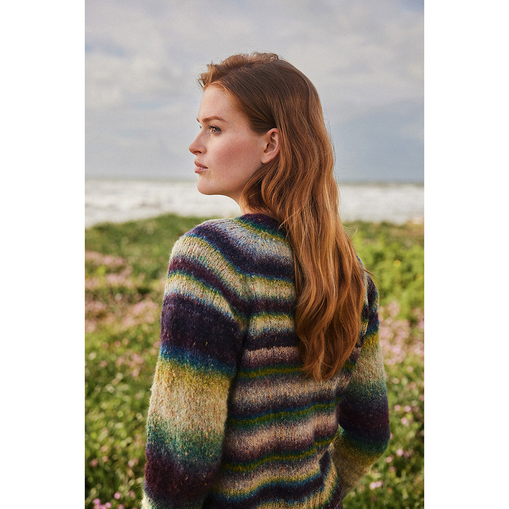Lang Yarns Galaxy Punto 98 Roisin - detail van gebreide top-down trui