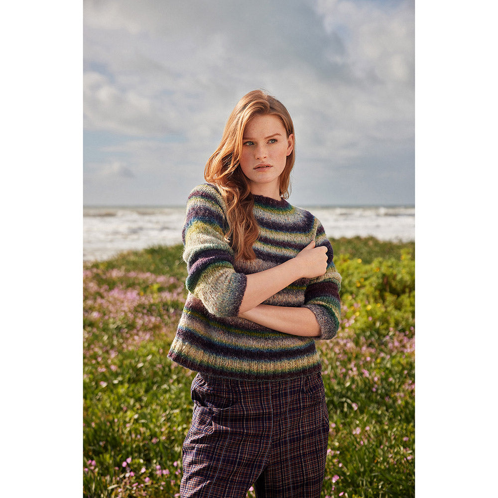 Lang Yarns Galaxy Punto 98 Roisin - model met gebreide top-down trui