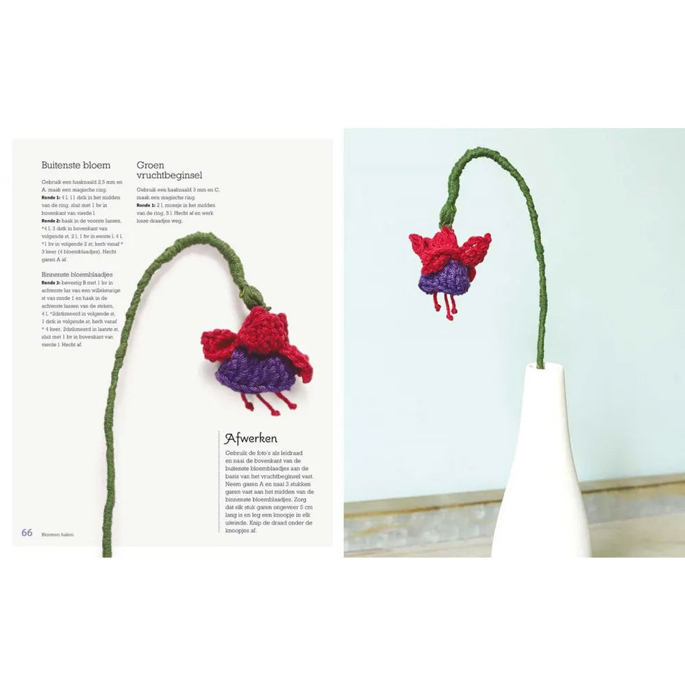 Binnenpagina uit Bloemen haken met patroon voor een rode gehaakte bloem op steel