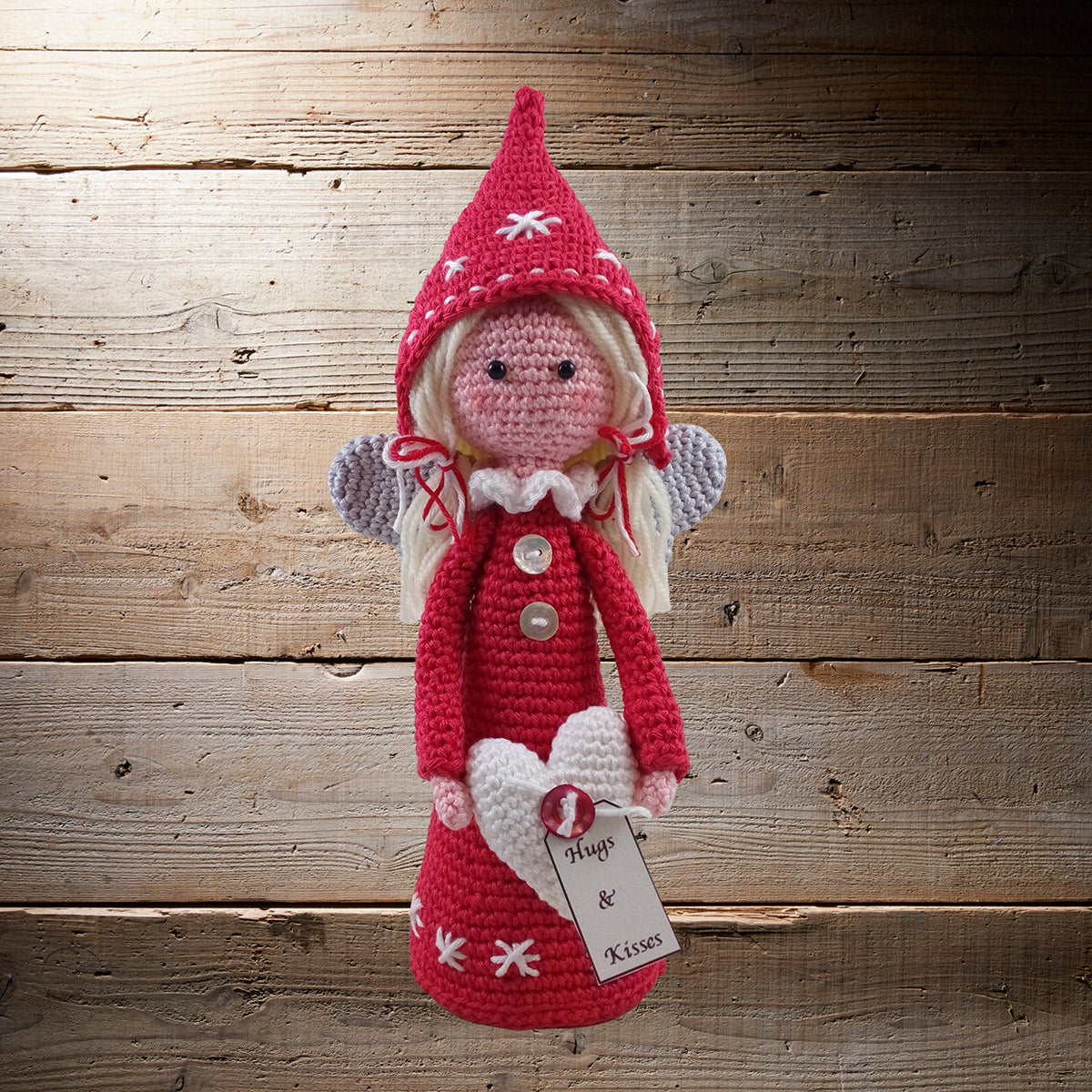 Rood gehaakt Noelle kerstengeltje met hart - CB's Creations haakpakket
