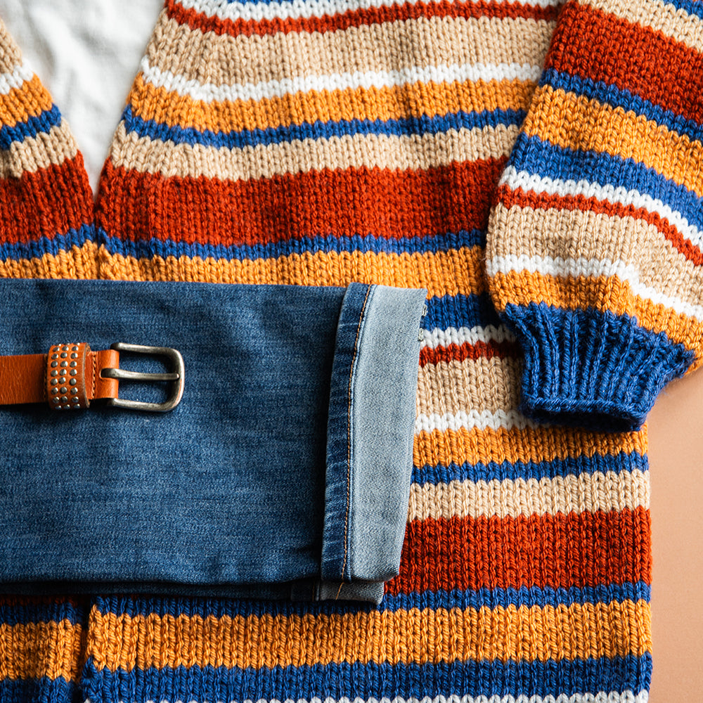 Vooraanzicht van het oversized strepenvest met brede gekleurde strepen