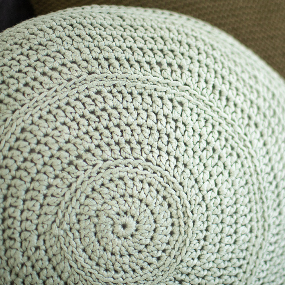 Rond kussen — gemaakt met Acrylic Ribbon Rond Kussen Haakpakket