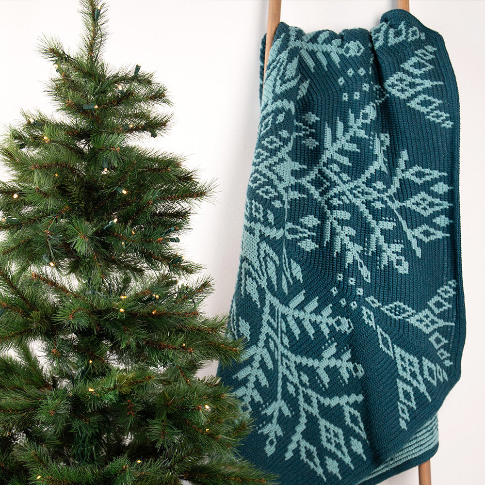 Dark blue — gemaakt met Arctic Bloom Deken Garen en Haakpakket (2)