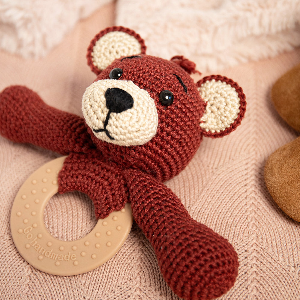 Babyspullen — gemaakt met Beer rammelaar – Go Handmade Sensory Kit Haakpakket (2)