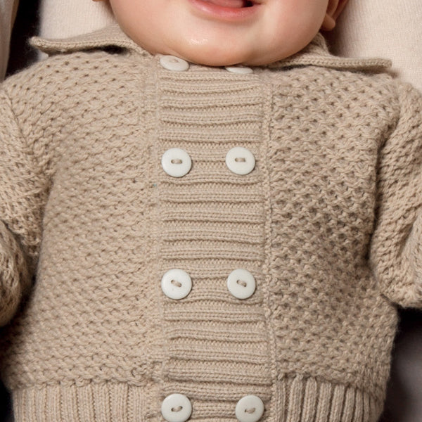 Hongingraadsteek babyvest — gemaakt met Breipatroon Honingraatsteek babyvestje