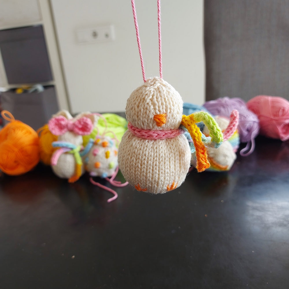 Voorkant rainbow duck — gemaakt met Breipatroon Rainbow Easter Collection