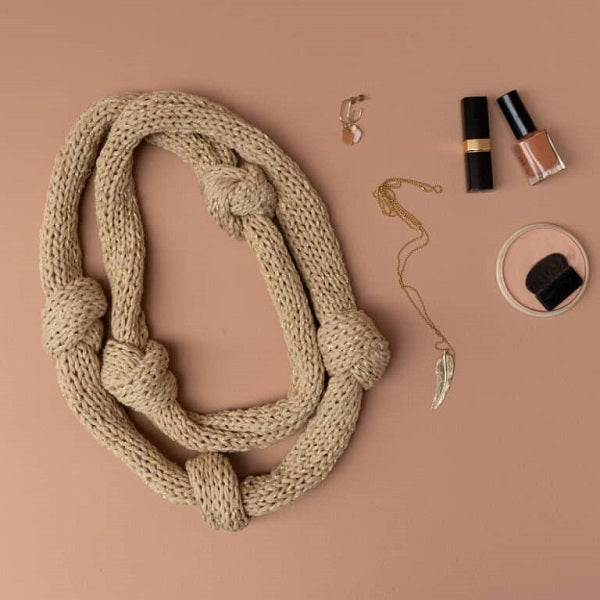 Knot scarf limestone — gemaakt met Breipatroon Yarn and Colors Knot a Scarf
