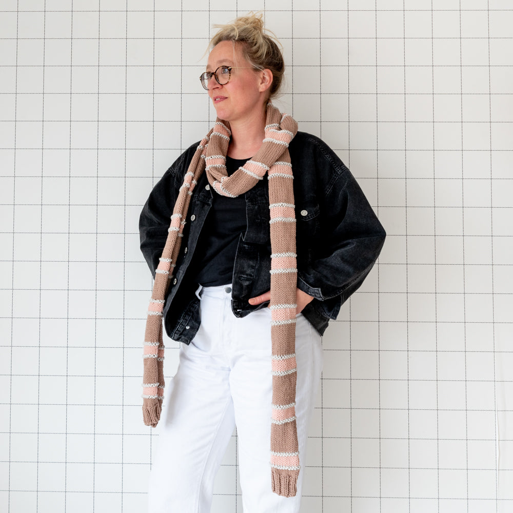 Striped scarf — gemaakt met Breipatroon Yarn and Colors Striped Scarf