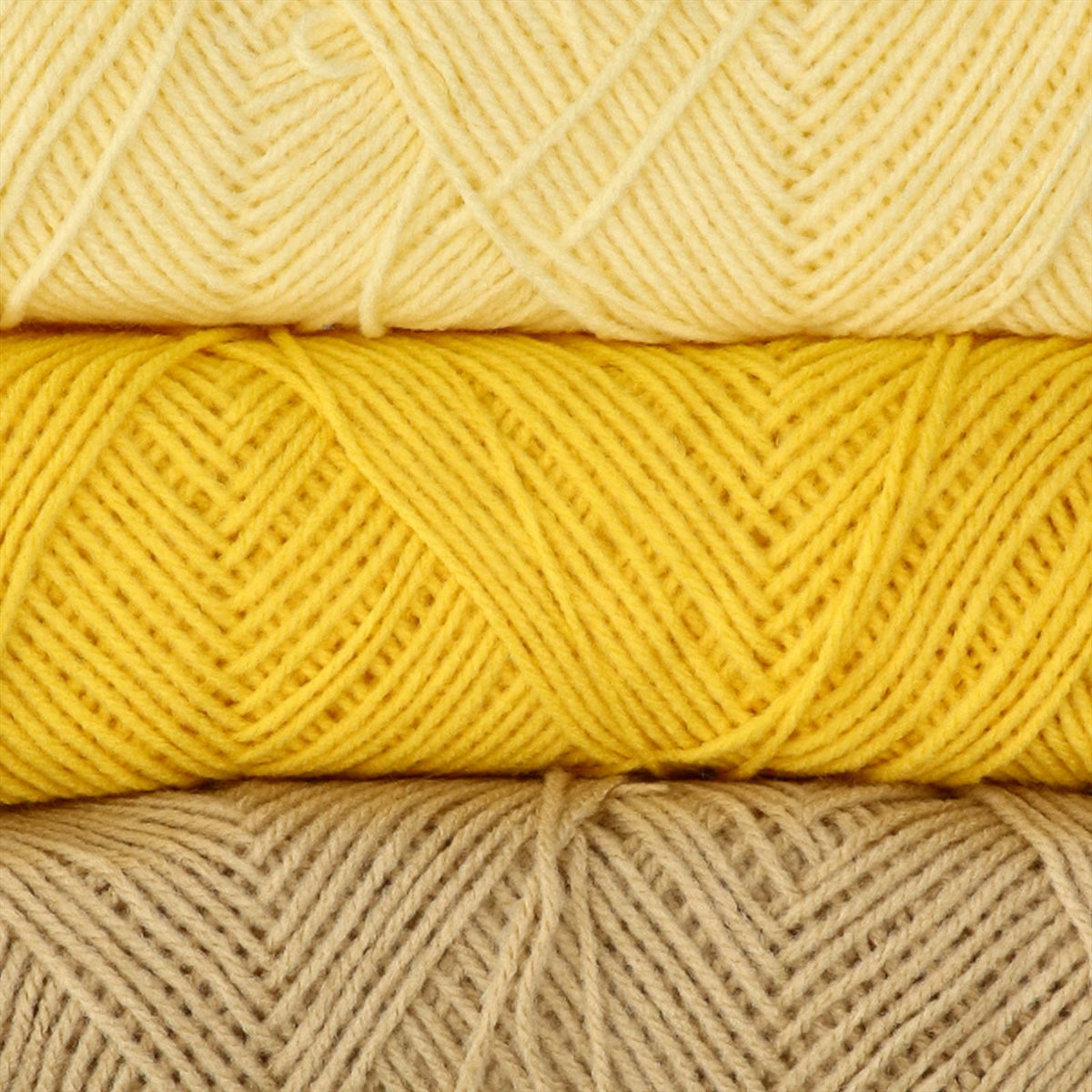 Budgetyarn Acrylic DK 010 Vanilla (3)