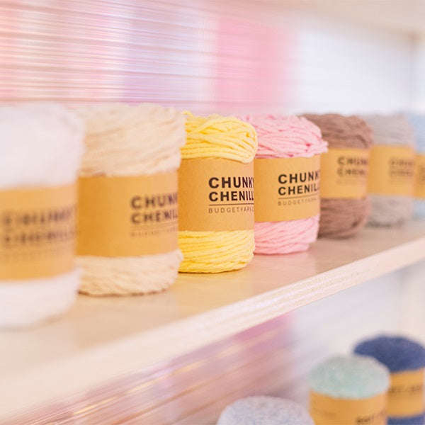 Chunky chenille — sfeerbeeld met Budgetyarn Chunky Chenille (3)