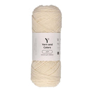 Yarn and Colors Joy 002 Cream - bol garen in deze kleur