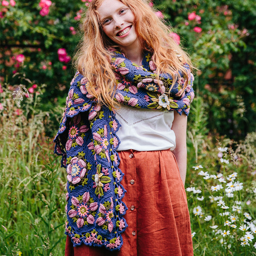 Climbing rose wrap — gemaakt met Climbing Rose Wrap Garenpakket - Exclusief Patroon (2)