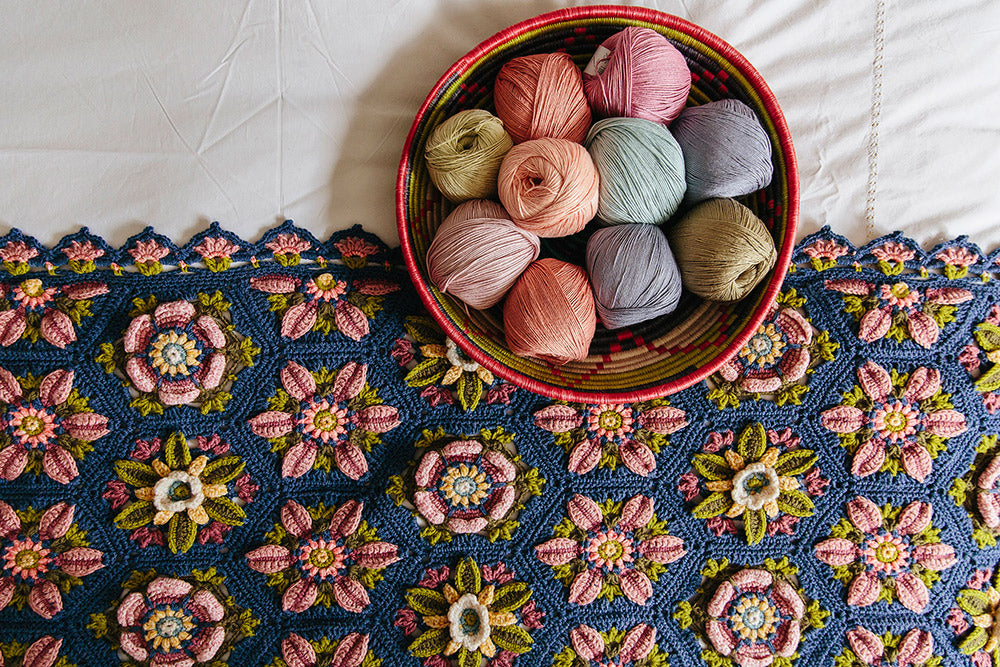 Climbing rose wrap — gemaakt met Climbing Rose Wrap Haakpakket - Inclusief Digitaal Patroon (6)