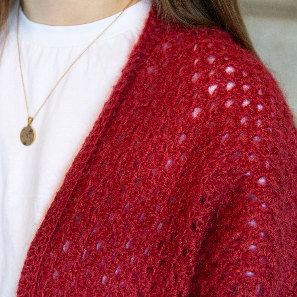 Rood — gemaakt met Cloudlight Cardigan Garen- en Haakpakket (2)