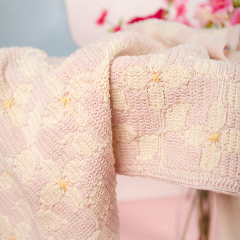 Omslagdoek — gemaakt met Juste un Petit Point - Cornus Kousa Haakpakket (2)