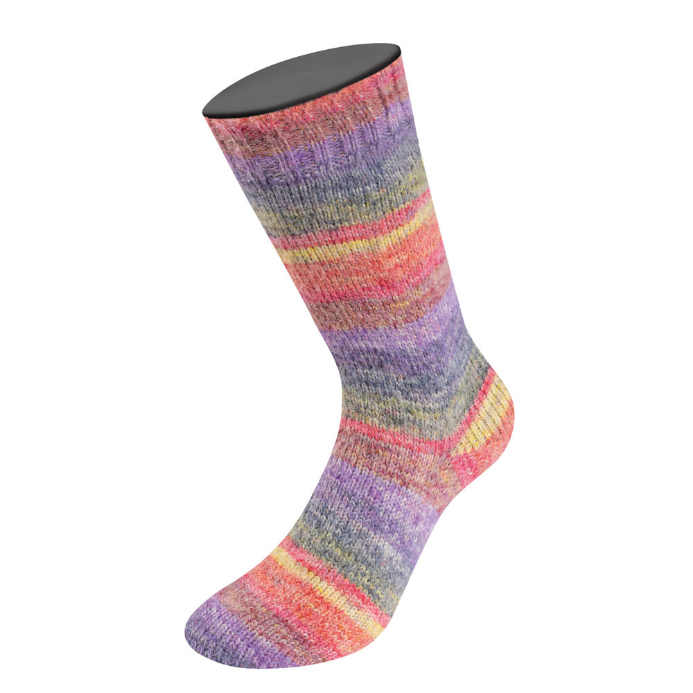 Lana Grossa Cosy Socks Dream 251 Terracotta / Mosterd / Donkergrijs / Blauwviolet / Lila / Donkerrood / Rood - detailfoto van het kleurverloop en draadstructuur - Lana Grossa Cosy Socks Dream 251 Terracotta/Mosterd/Donkergrijs/Blauwviolet/Lila/Donkerrood/Rood
