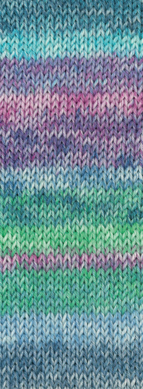 Lana Grossa Cosy Socks Dream 255 Blauwgrijs / Petrol / Turquoise / Blauw- / Roodviolet / Lichtblauw / Jeans / Jade - sfeerfoto van het multicolour sokkengaren - Lana Grossa Cosy Socks Dream 255 Blauwgrijs/Petrol/Turquoise/Blauw-/Roodviolet/Lichtblauw/Jeans/Jade