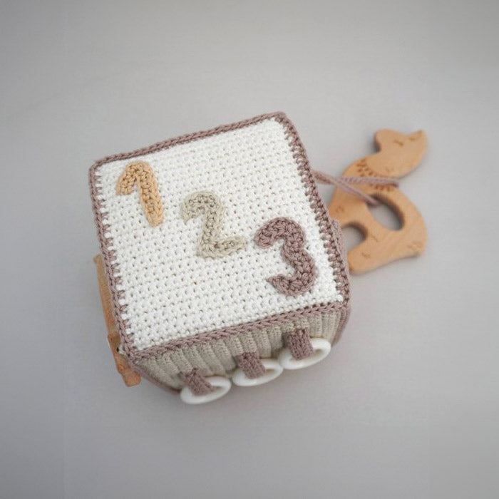 Activiteitenkubus rainbow en neutral — gemaakt met Durable Coral