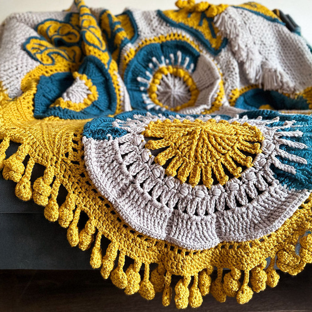 Floral blooms — gemaakt met Floral Blooms Blanket - The Queen of Loops Haakpakket (3)