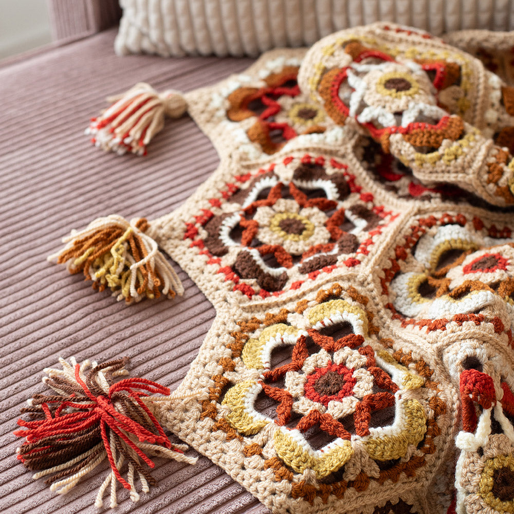 Garden party blanket autumn edition — gemaakt met Garden Party Blanket Autumn Edition - Yarn and Colors Haakpakket